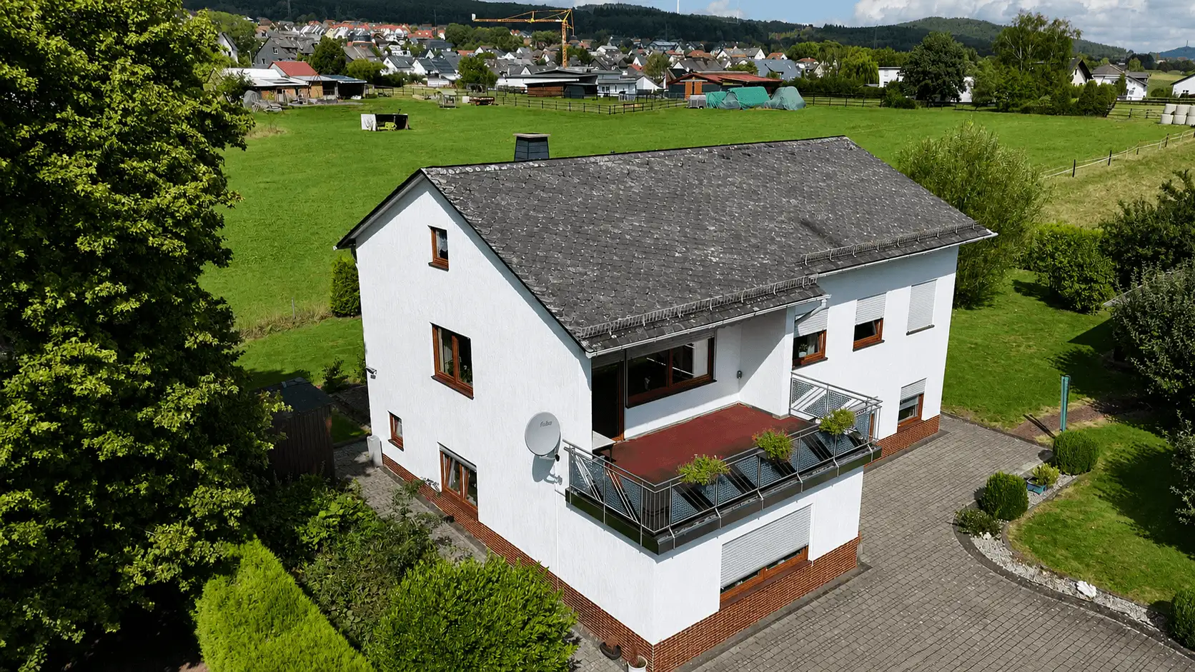 Freistehendes Zweifamilienhaus mit 1700m² Garten in Toplage von Dillenburg - Manderbach